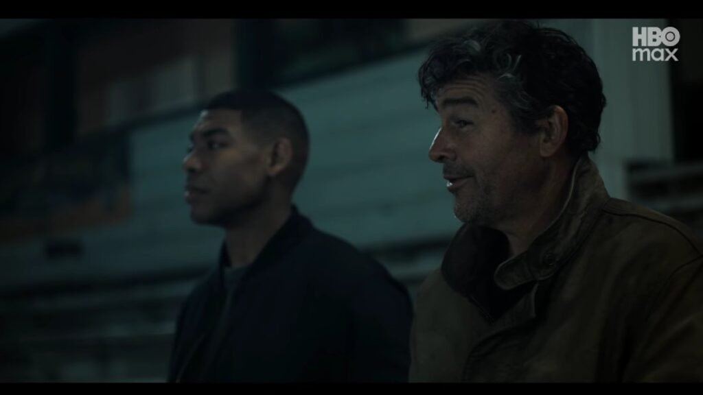 Kyle Chandler y Aaron Pierre