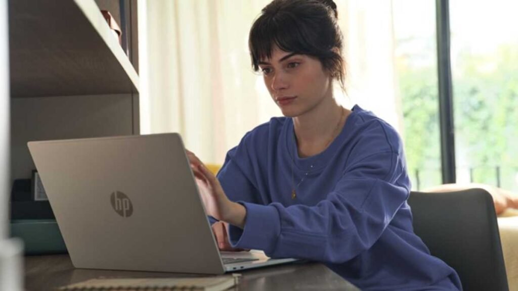 Usuaria de laptop HP